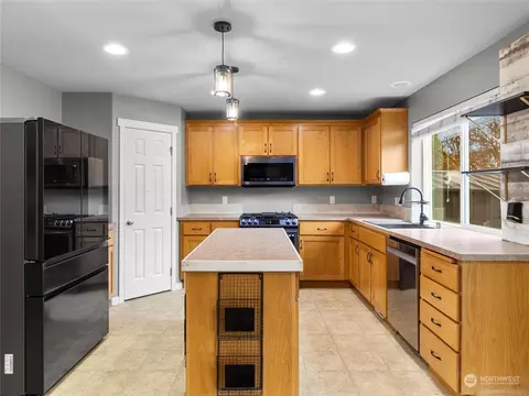 Kitchen - 4951 Switchback Loop SE, Lacey, WA 98513 photo 1 of 4