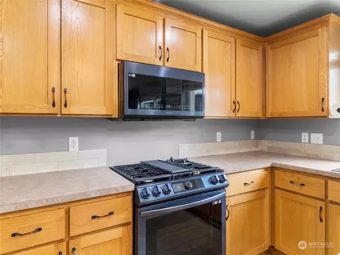 Kitchen - 4951 Switchback Loop SE, Lacey, WA 98513 photo 3 of 4