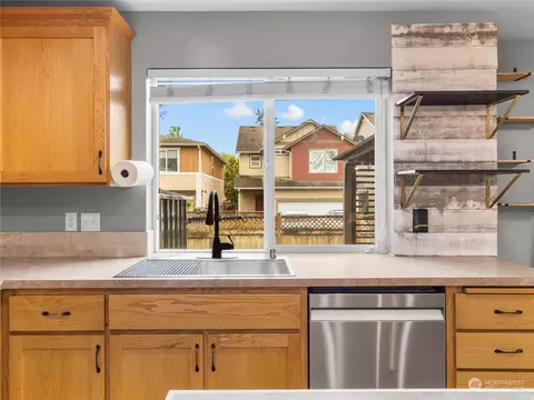 Kitchen - 4951 Switchback Loop SE, Lacey, WA 98513 photo 4 of 4