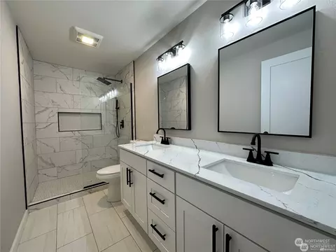 Bath - 2127 100th St SE, Everett, WA 98208 photo 2 of 3