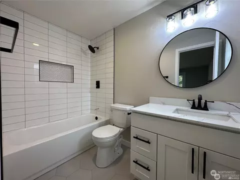 Bath - 2127 100th St SE, Everett, WA 98208 photo 1 of 3