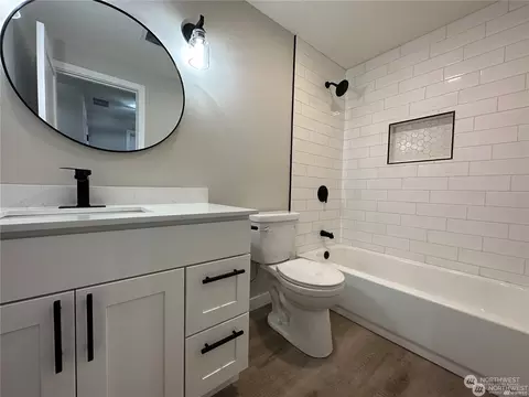Bath - 2127 100th St SE, Everett, WA 98208 photo 3 of 3