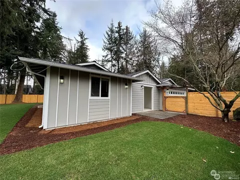 Exterior - 2127 100th St SE, Everett, WA 98208 photo 3 of 6