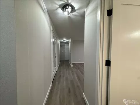 Entry Way - 2127 100th St SE, Everett, WA 98208 photo 1 of 2
