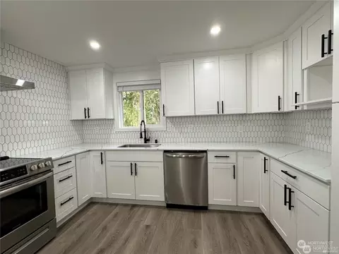 Kitchen - 2127 100th St SE, Everett, WA 98208 photo 4 of 5