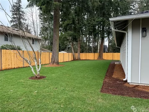Exterior - 2127 100th St SE, Everett, WA 98208 photo 5 of 6