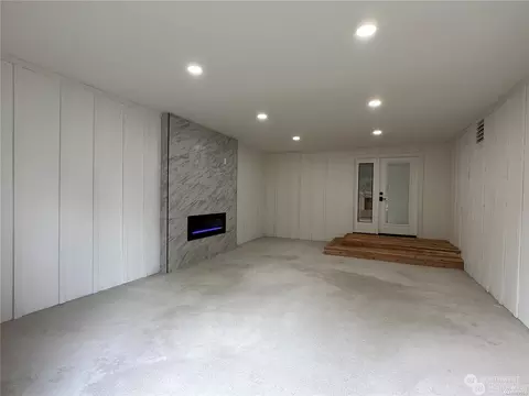Living - 2127 100th St SE, Everett, WA 98208 photo 1 of 2