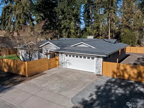 Exterior - 2127 100th St SE, Everett, WA 98208 photo 2 of 6