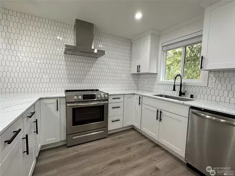 Kitchen - 2127 100th St SE, Everett, WA 98208 photo 3 of 5