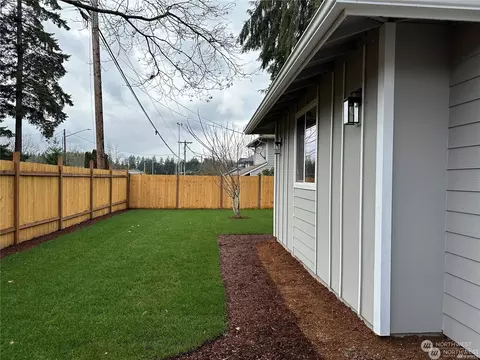 Exterior - 2127 100th St SE, Everett, WA 98208 photo 4 of 6