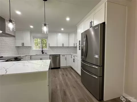 Kitchen - 2127 100th St SE, Everett, WA 98208 photo 2 of 5