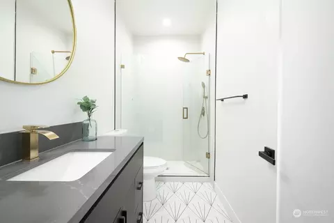 Bath - 131 29th Ave E #1, Seattle, WA 98112 photo 2 of 6