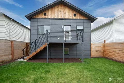 Exterior - 131 29th Ave E #1, Seattle, WA 98112 photo 4 of 7