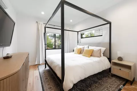 Bedroom - 131 29th Ave E #1, Seattle, WA 98112 photo 1 of 4