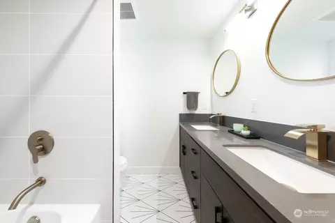 Bath - 131 29th Ave E #1, Seattle, WA 98112 photo 6 of 6