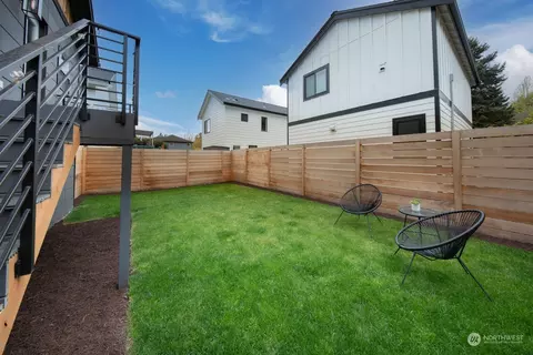Exterior - 131 29th Ave E #1, Seattle, WA 98112 photo 6 of 7