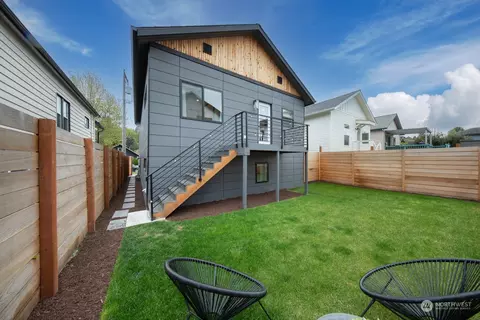 Exterior - 131 29th Ave E #1, Seattle, WA 98112 photo 7 of 7
