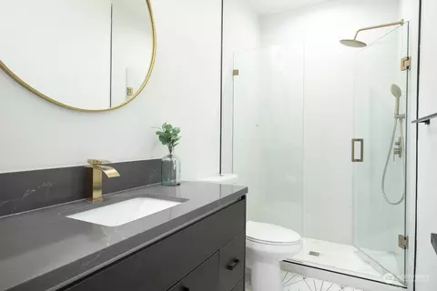 Bath - 131 29th Ave E #1, Seattle, WA 98112 photo 3 of 6