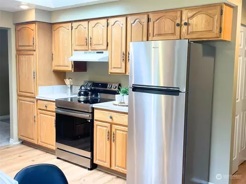 Kitchen - 18308 26th Dr SE, Bothell, WA 98012 photo 2 of 2