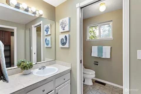 Bath - 18308 26th Dr SE, Bothell, WA 98012 photo 3 of 4