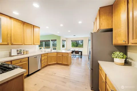 Kitchen - 15121 197th St E, Orting, WA 98360 photo 2 of 3