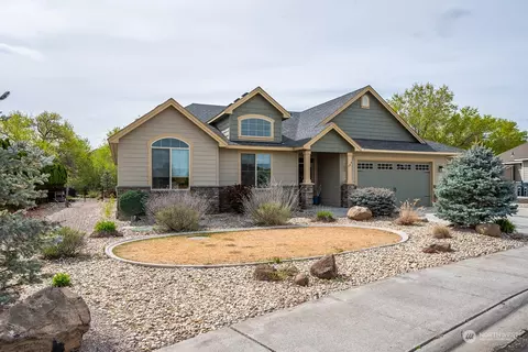 709 S Lupine Dr, Moses Lake, WA 98837