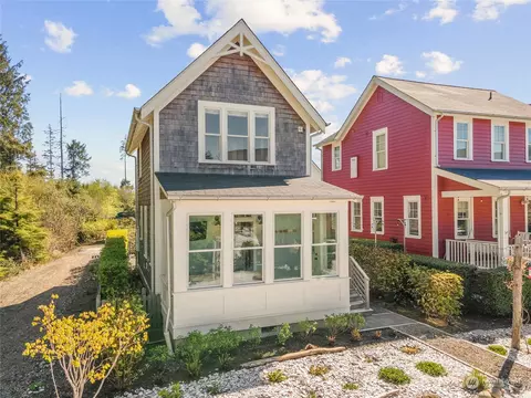 45 Blueberry Ln, Pacific Beach, WA 98571