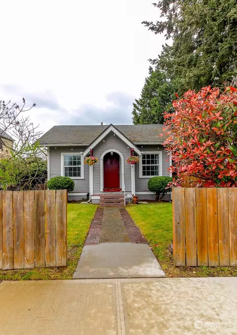 318 D St SE, Auburn, WA 98002