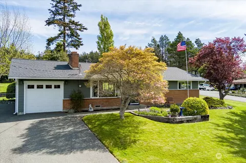 1381 Orchard Loop, Oak Harbor, WA 98277