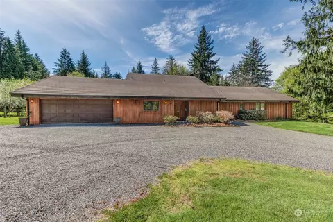 9018 W Meadow Lake Dr, Snohomish, WA 98290