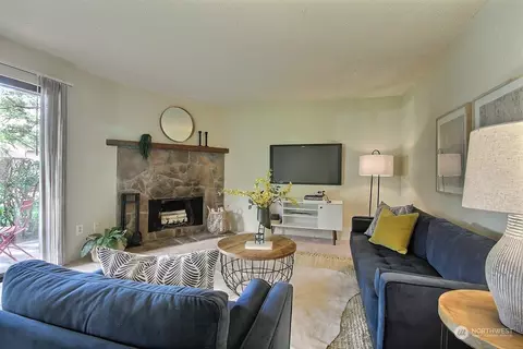 23511 102nd Ave SE #D104, Kent, WA 98031