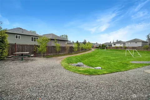 Exterior - 1218 198th Pl SE, Bothell, WA 98012 photo 6 of 6