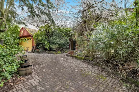 2433 156th St SW, Lynnwood, WA 98087