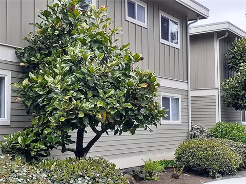 7813 218th St SW #52, Edmonds, WA 98026