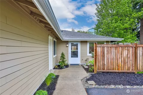 5702 N 33rd St #7D, Tacoma, WA 98407