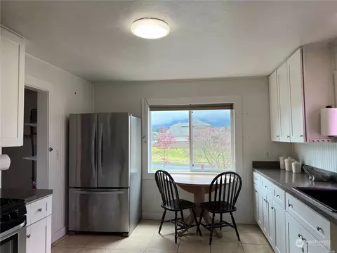 Kitchen - 21 Morgison Loop, Sequim, WA 98382 photo 2 of 2