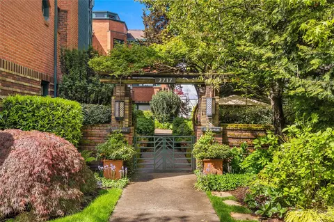 2717 Franklin Ave E #204, Seattle, WA 98102