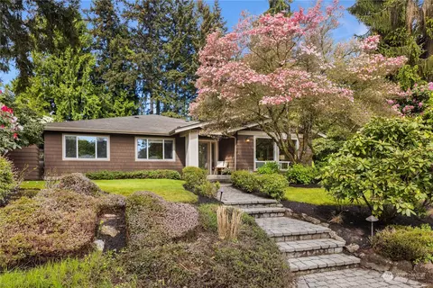 4703 91st Ave SE, Mercer Island, WA 98040