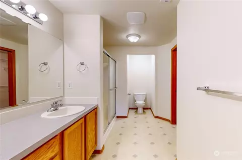 Bath - 2340 Hawk Dr, Walla Walla, WA 99362 photo 1 of 6