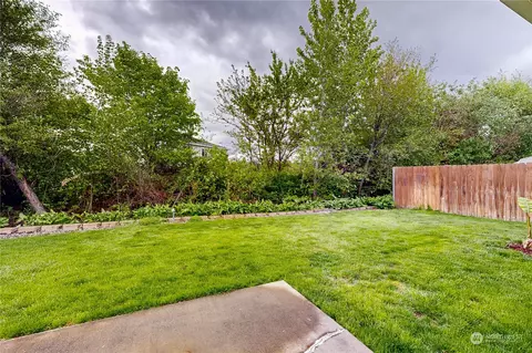 Exterior - 2340 Hawk Dr, Walla Walla, WA 99362 photo 4 of 11