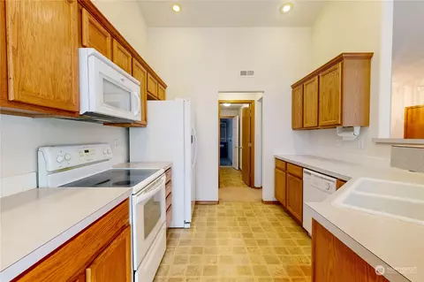 Kitchen - 2340 Hawk Dr, Walla Walla, WA 99362 photo 2 of 5