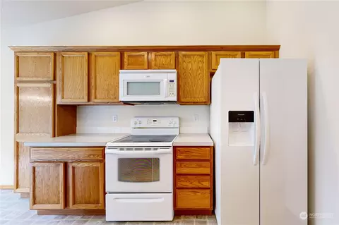 Kitchen - 2340 Hawk Dr, Walla Walla, WA 99362 photo 4 of 5