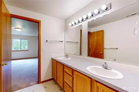 Bath - 2340 Hawk Dr, Walla Walla, WA 99362 photo 3 of 6