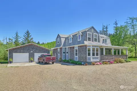 2104 Willow Rd, Seaview, WA 98644