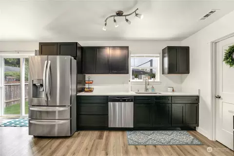 Kitchen - 202 Mazza St NE, Orting, WA 98360 photo 4 of 5