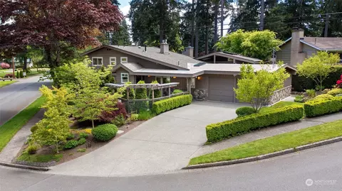 2010 152nd Ave SE, Bellevue, WA 98007