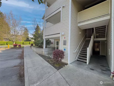 11915 Roseberg Ave S UNIT 101, Seattle, WA 98168