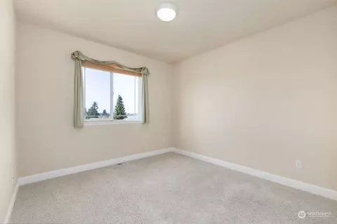 Bedroom - 452 Sycamore St, Sequim, WA 98382 photo 3 of 5