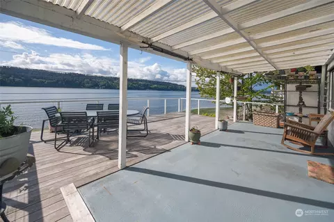 27708 Manzanita Beach Rd SW, Vashon, WA 98070