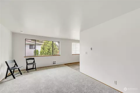 Living - 1720 201st Pl SE #3D, Bothell, WA 98012 photo 3 of 4
